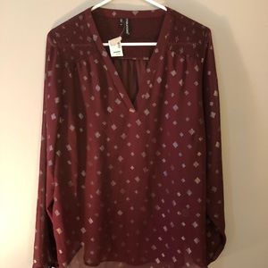 NWT- lightweight blouse